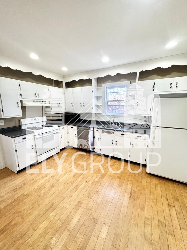 30 Spruce St, Unit 1, Unit 1