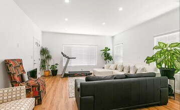 1427 S Norton Ave in Los Angeles, CA - Building Photo - Building Photo