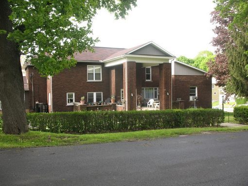 Mansion House in Ebensburg, PA - Foto de edificio