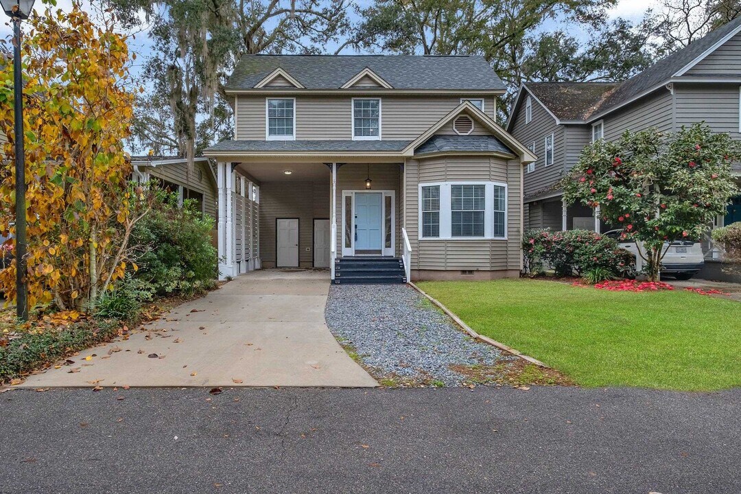 2704 Nantucket Ln in Tallahassee, FL - Building Photo