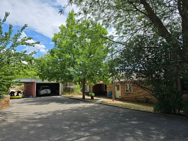 property at 1401 Donegan Rd