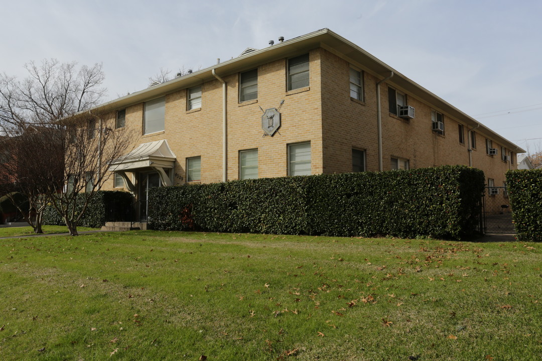 McKinney Arms Apartments in Dallas, TX - Building Photo