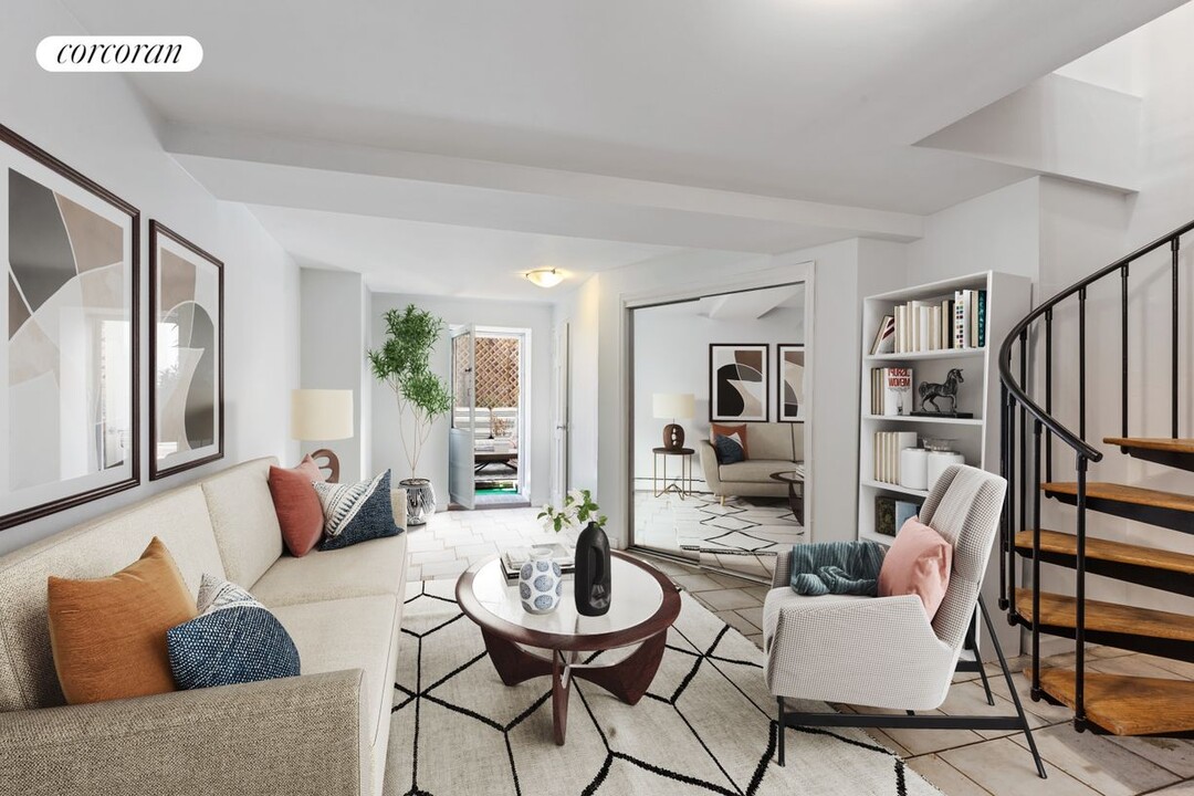 314 W 94th St in New York, NY - Building Photo