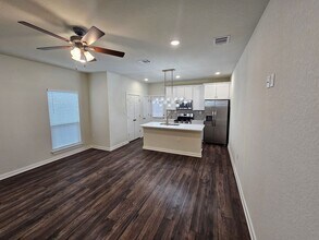 810 S Walters St in San Antonio, TX - Building Photo - Building Photo