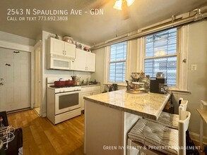 2543 N Spaulding Ave in Chicago, IL - Building Photo - Building Photo