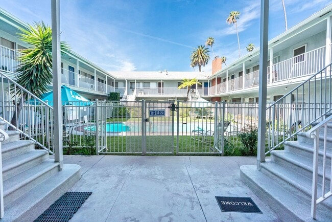 1801 Fair Oaks Ave in South Pasadena, CA - Foto de edificio - Building Photo