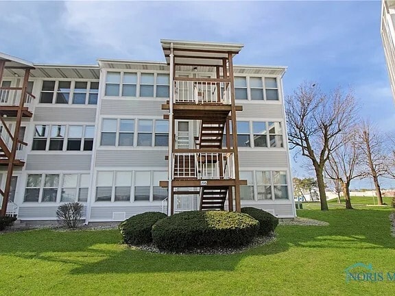 206 W Lakeshore Dr, Unit 206 Lakeshore Unit C in Port Clinton, OH - Foto de edificio - Building Photo