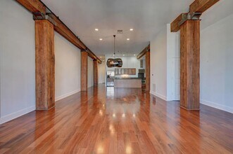 435 S Front St, Unit 308 in Memphis, TN - Foto de edificio - Building Photo