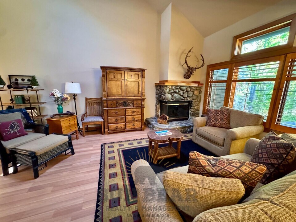 929 Northwood Blvd in Incline Village, NV - Foto de edificio