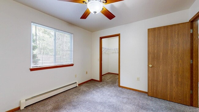 Stoneridge Apartments in Neenah, WI - Foto de edificio - Building Photo