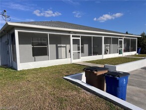 221 Ivan Ave S in Lehigh Acres, FL - Foto de edificio - Building Photo