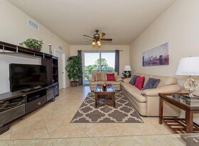 7607 Grand Estuary Trail, Unit 304 in Bradenton, FL - Foto de edificio - Building Photo