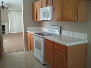 921 Harvest Creek Rd in Bakersfield, CA - Building Photo - Building Photo