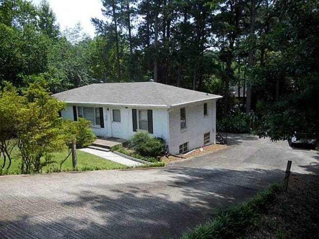 4267 Chamblee Tucker Rd in Tucker, GA - Building Photo - Building Photo