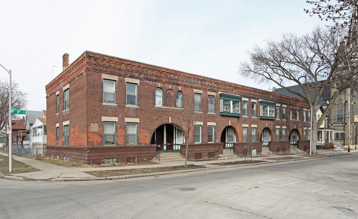 1223-1237 S 8th St in Milwaukee, WI - Building Photo