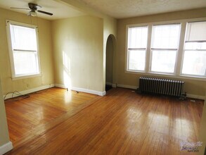 2423 W Cortez St, Unit Coach House in Chicago, IL - Building Photo - Building Photo