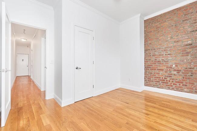 471 Chauncey St-Unit -1L in Brooklyn, NY - Building Photo - Building Photo