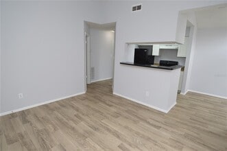 8722 Mallard Reserve Dr in Tampa, FL - Building Photo - Building Photo