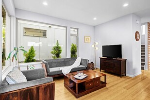 4036 Linden Ave N in Seattle, WA - Building Photo