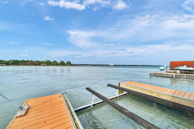 property at 1216 Lake View Dr