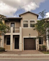 5810 NW 104th Path in Medley, FL - Building Photo