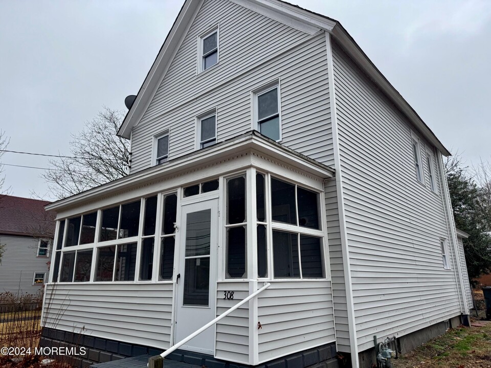 308 N Green St in Tuckerton, NJ - Building Photo