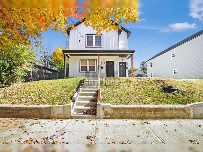 property at 2809 E Riverside Dr