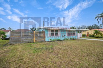 445 Grant Rd in Venice, FL - Building Photo - Building Photo