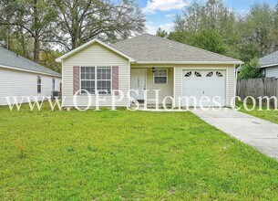 2953 Sholtz Ave in Crestview, FL - Foto de edificio - Building Photo