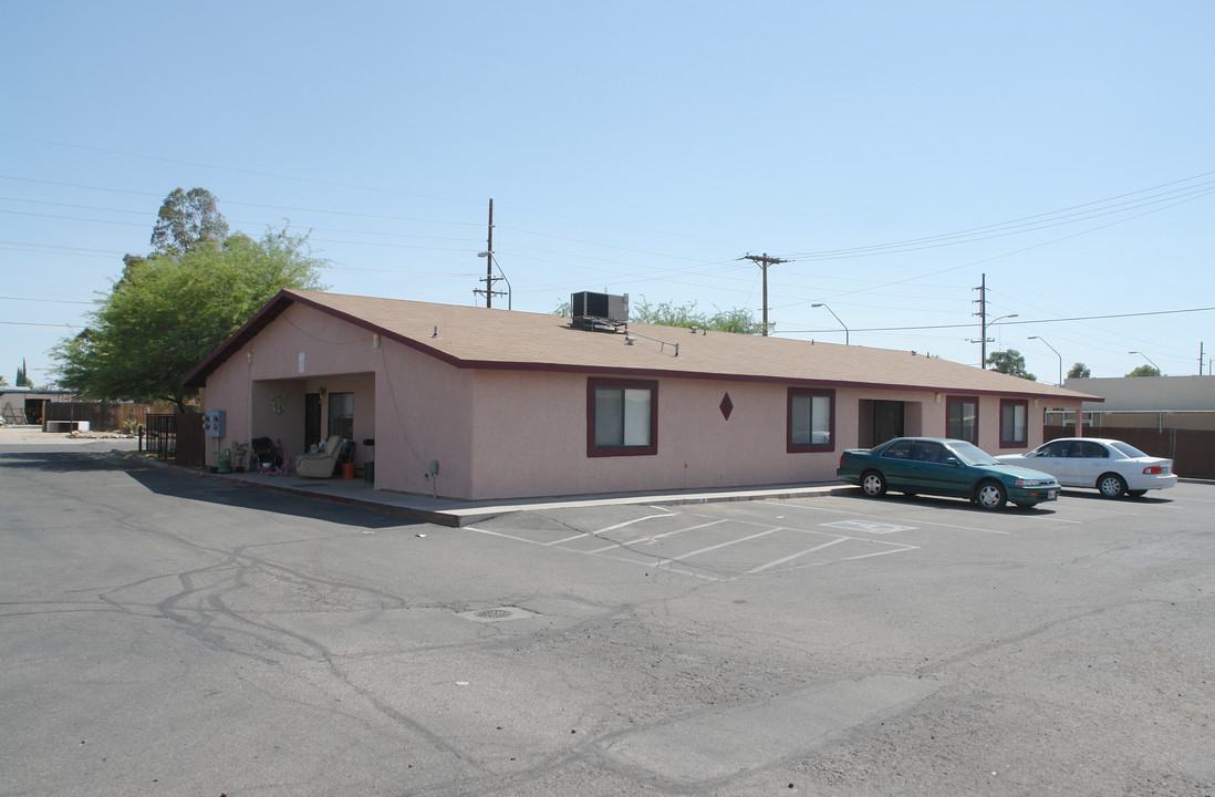 232 W Roger Rd in Tucson, AZ - Building Photo