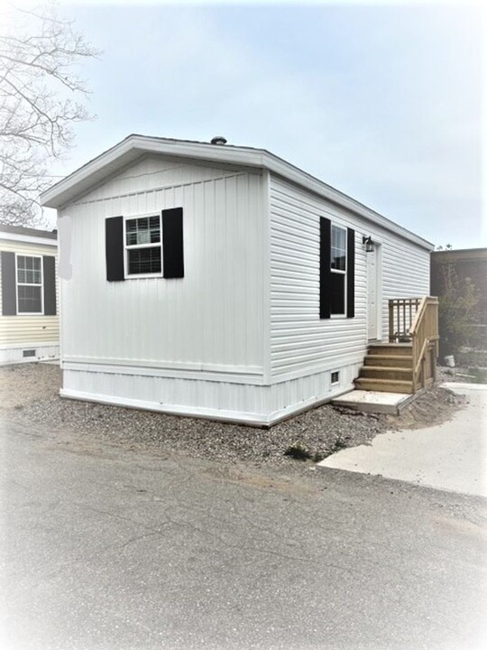 3011 N Garfield Rd in Traverse City, MI - Building Photo