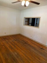 1409 W San Antonio St in Lockhart, TX - Building Photo - Building Photo
