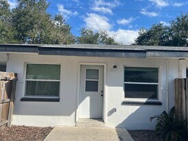 7101 Dartmouth Ave N, Unit 4 in St. Petersburg, FL - Building Photo