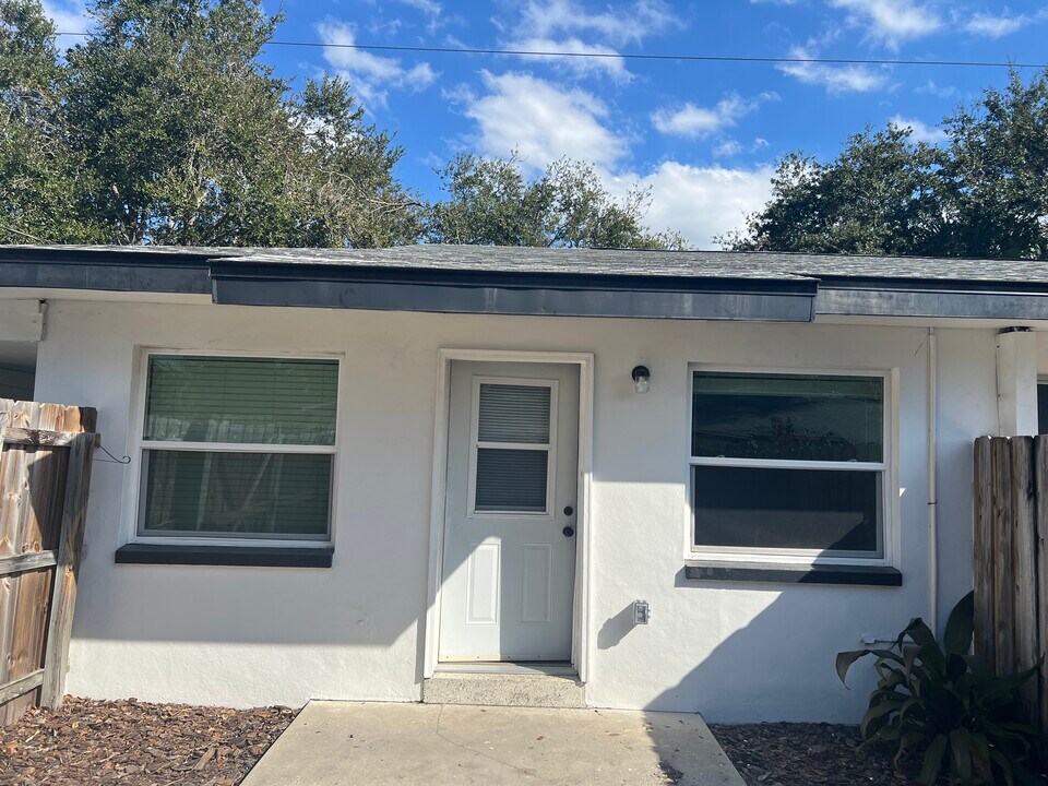 7101 Dartmouth Ave N, Unit 4 in St. Petersburg, FL - Foto de edificio