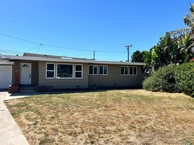 7695 Encinas Cir in Westminster, CA - Building Photo