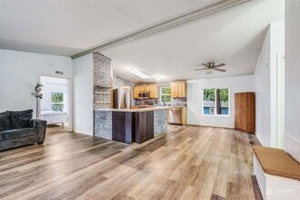 40 E Totten Pl in Shelton, WA - Building Photo - Building Photo