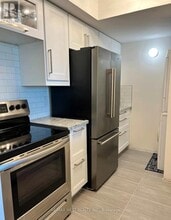 5 Greystone Walk Dr in Toronto, ON - Building Photo - Building Photo