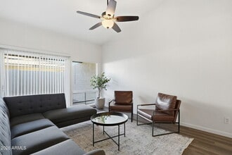 1051 S Dobson Rd in Mesa, AZ - Building Photo - Building Photo