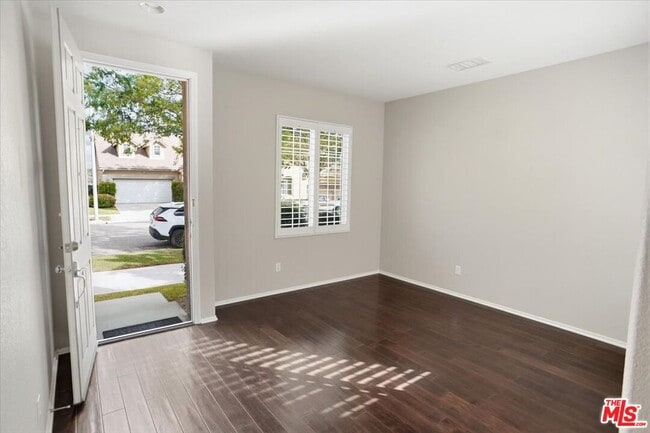 27866 Alta Vista Ave in Santa Clarita, CA - Foto de edificio - Building Photo