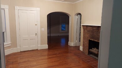 60 Nonotuck St in Holyoke, MA - Foto de edificio - Building Photo