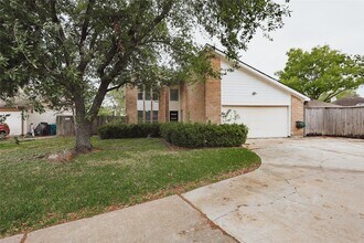 2902 Misty Park Dr in Houston, TX - Building Photo - Building Photo