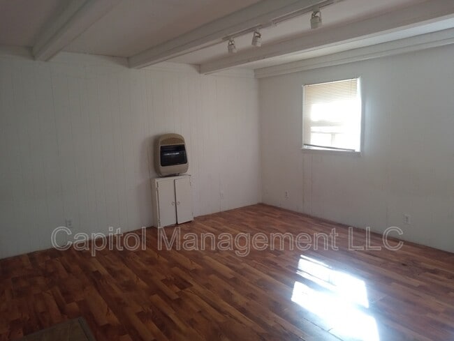 1126 Seymour Ave in Lansing, MI - Building Photo - Building Photo