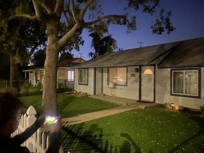 17503 Sherman Way in Van Nuys, CA - Foto de edificio - Building Photo
