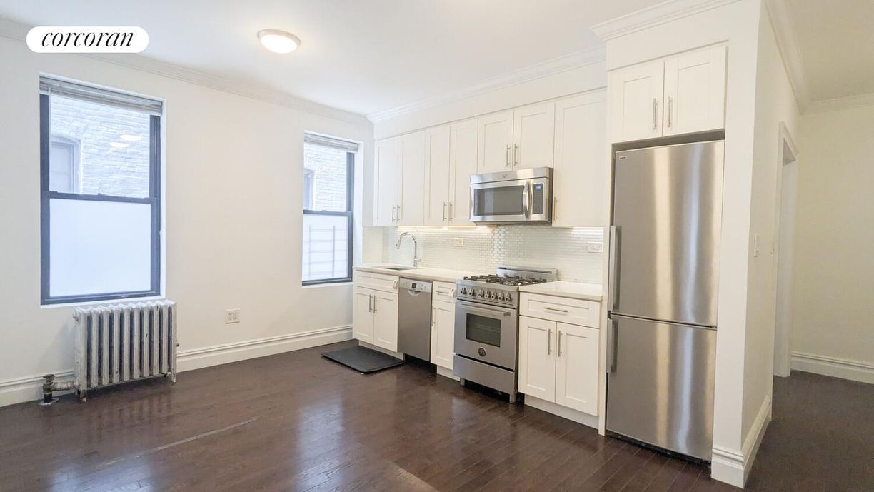 24-39-39 38th St in Queens, NY - Building Photo