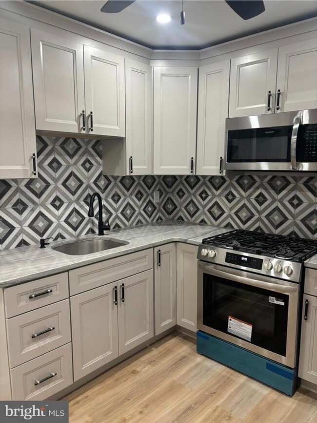 321 Loney St, Unit 320 unit C in Philadelphia, PA - Building Photo - Building Photo