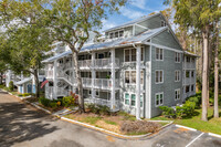 Dolly Bay Condominiums in Palm Harbor, FL - Foto de edificio - Building Photo