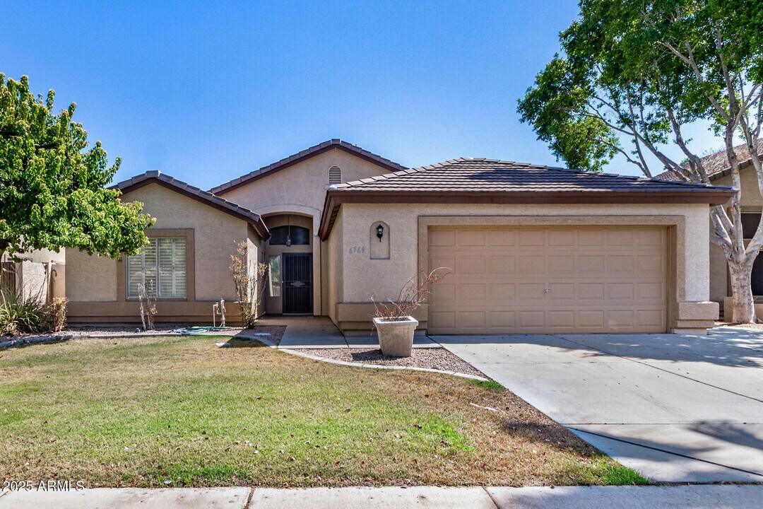 6769 W Monona Dr in Glendale, AZ - Building Photo