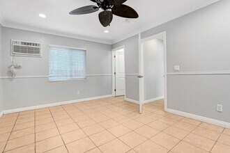 400 W 109th St in Los Angeles, CA - Building Photo - Building Photo