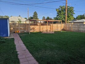 2900 N Glencoe St in Denver, CO - Building Photo