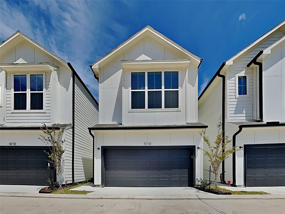 5710 Paul Quinn St in Houston, TX - Building Photo